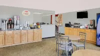 Super 8 by Wyndham Macomb - breakfast