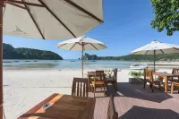 Phi Phi Harbour View Hotel - Beach