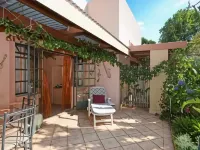 Cherry Tree Cottage B&B Linden Hotels near Emmarentia Dam