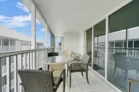 Beachfront Luxury Renovated Condo Directly On the Gulf - Swimmingpools