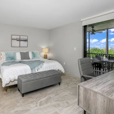 Gulf-Front: Dreamy Views, Renovated, Steps from Beach