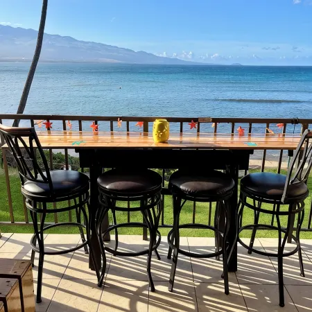 Kanai a Nalu Unit 204 Oceanfront Corner Unit- New Rate for Summer