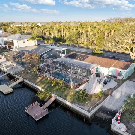 Family & Fisherman Friendly Pool Home- Gulf Access Dock, Bikes, Games & Kayaks