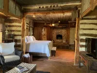 Stay at these upscale, historic cabins set in New Braunfels near Guadalupe River - 4 stjerner