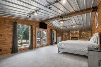 Waterfront @ Tiger Creek Retreat Sleeps 16 - 4성급