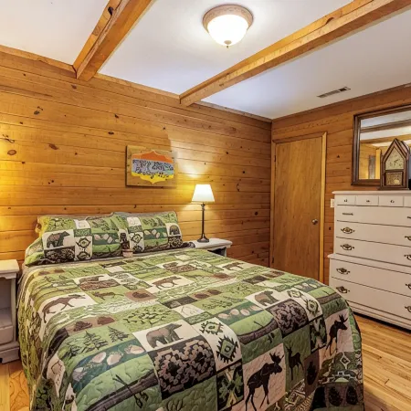 Whiskey Run Cabin: Hot Tub, Spectacular Mountain Views, Private, Easy Access