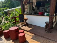 Koh Mak Buri Hut Natural Resort - bar
