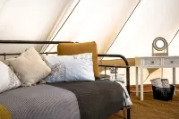 Luxury Tent-Peaceful Meadow-Firepit-Superb Views.Dogs WiFi-Beaches 10 Mins Sauna - 3-Star