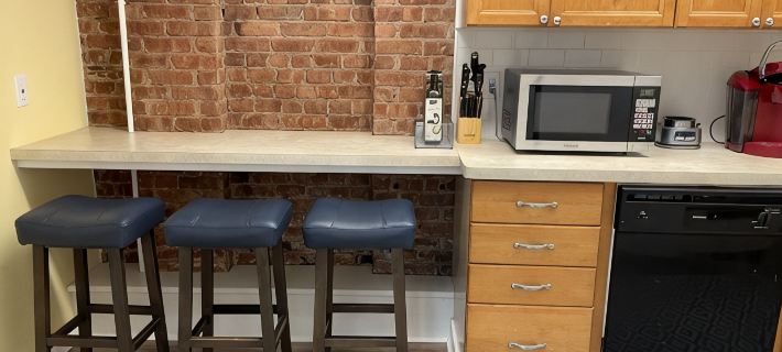 Spacious Studio apartment w/kitchen, outdoor space โรงแรมในโฮโบเคน