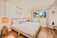 HotTub, Stargazing Rooftop Deck, Murals, Hammocks