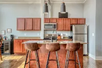 Spacious Downtown Owosso Loft - WiFi
