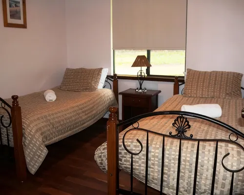 Cabins nestled in 170 acres of old growth forest near the Valley of the Giants. Hotels in Walpole