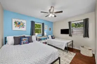 Movie Night Bar~Fire Pit~Hammocks~Games~Renovated - 4-Star