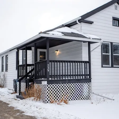 Peaceful Home in Heart of Oshkosh!