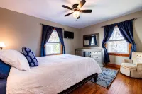 Relax, min from Louisville, Pet friendly, Entire house- fenced in backyard.