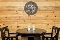 Escape to cozy 2-bedroom cabin near Ouachita Forest 4 min drive away - Chalets