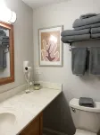 One Room Studio A.Full Kitchen Walk to Beach,Town.Sleeps 2 Indoor,Outdoor Pool. - Homestays