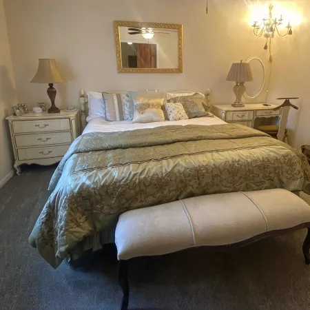BestStays@Queen Bee Cozy for couples and small families