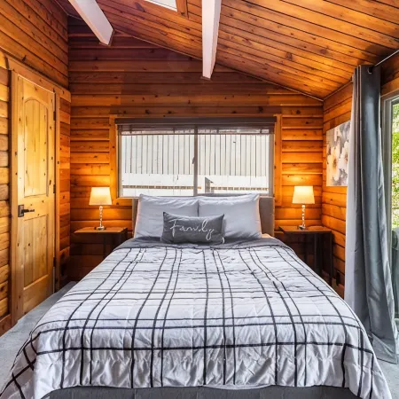 Charming Lakefront Log Cabin