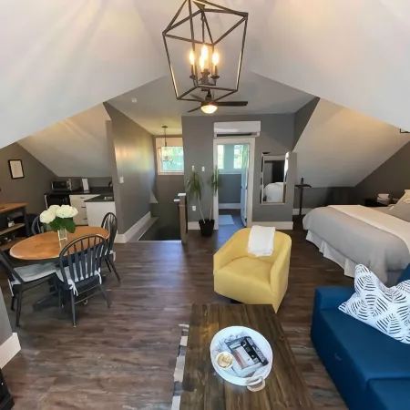 Lovely spacious 600sq ft loft with beautiful views