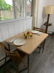 Pet Friendly 1 BR Apartment in Uptown Kingston + Huge Backyard & Full Kitchen - Wifi