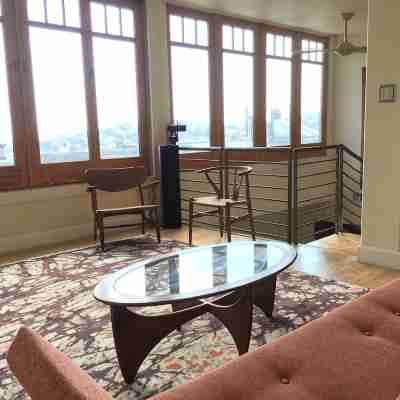 Relaxing Home with Sweeping Views, Chef's Kitchen and Hot Tub in Center of SF Others