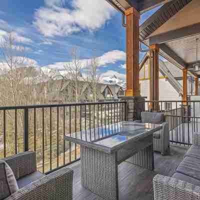 M6- sleeps 15, 5BR + 4.5BA+Hot-tub, AC, garage townhome, Canmore Others