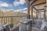 M6- sleeps 15, 5BR + 4.5BA+Hot-tub, AC, garage townhome, Canmore - บังกะโล