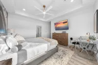 *Basketball,Pickleball, Hot Tub & Space Vibes. Aliens Await! - Balcony