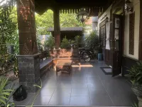 Ndalem Maharani Guest House - 3-Sterne