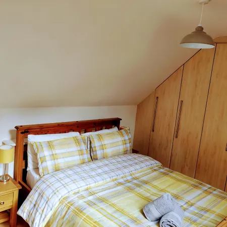 Apiary Apartment (Private Balcony & 2mins to Sea)