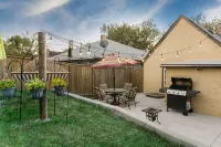 Cozy Apartment Minutes from Downtown - Homestays