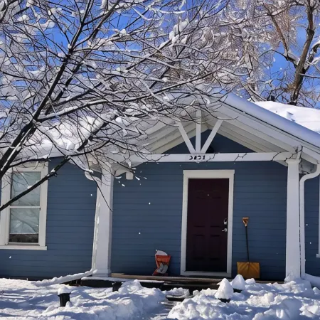 Hot tub, Quiet 3 Bedroom, Close to Downtown, WFH