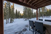 Luxurious cabin with outdoor pool access, paved roads, oversized garage - Chalets