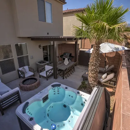 THREE Bedroom Cozy Retreat/Pool