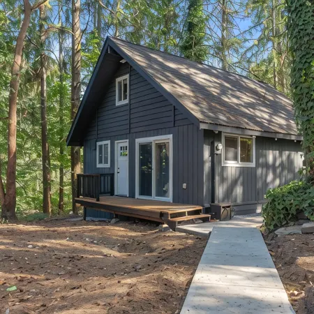 FREE Hot Tub Use + LV 2 EV Charging! Cozy Cabin - 5 min from Belfair State Park