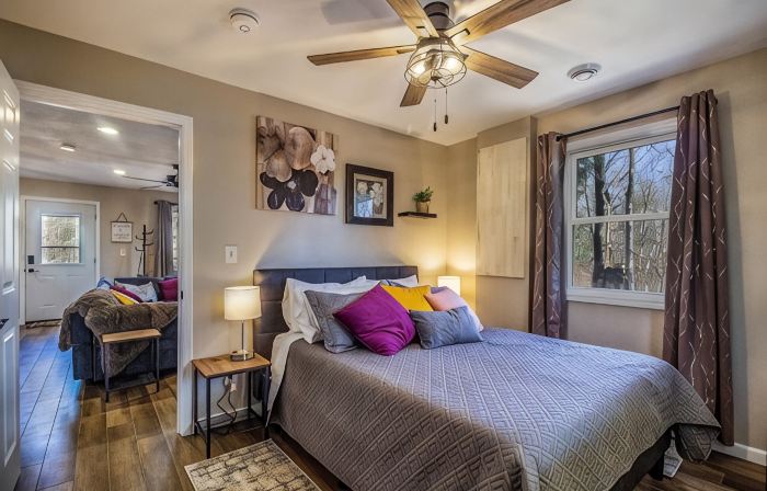Remodeled Cabin w/fireplace, 2 miles from Lakewood