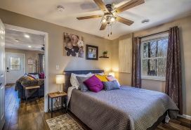 Remodeled Cabin w/fireplace, 2 miles from Lakewood