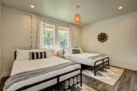 5Br Boise Farmhouse w/ Seasonally Heated Pool & Huge Yard - 4 tähden