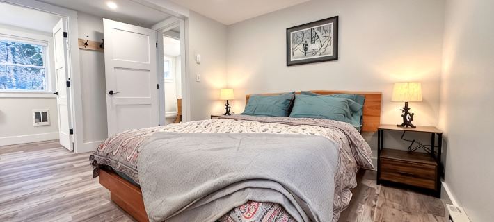 Brand New, Private Home w/ Nordic Hot Tub- Just 1/2 Mile to Jay Peak Resort 재이 호텔