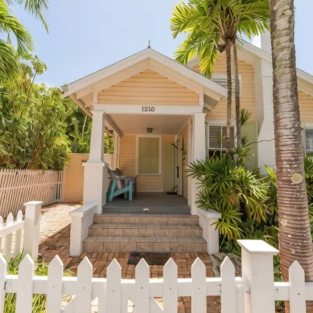 Bottoms up Bungalow - Perfect  2 Bed/2 Bath Private Pool