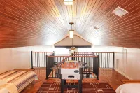 Leaning Pines Lodge, Sleeps 10, Double Cabins in the woods, 30 min to Round Top - 3-Star