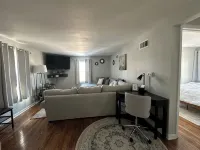 Cozy apartment right in Downtown Downers Grove - Wifi