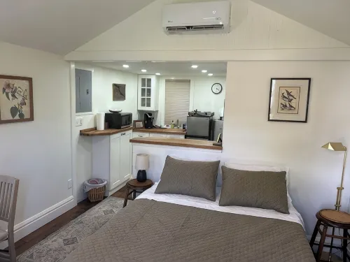 The Alton House - Come experience tiny house living in beautiful Pepin! - 3-Star