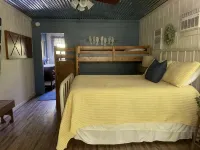 Mama Bears Cozy Creekside Cabin at Up The Creek - Chalets