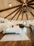 The Grainery is a cozy farm stay, nestled in the Ozark hills - Chalets