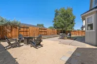 Luxury Home, W/Pool Table; 40 min from Tahoe - Villas
