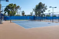 Desert Golf Getaway by GPM -Tennis+Pickleball+Priv. Pool+More! Walk to Festivals - 浴缸