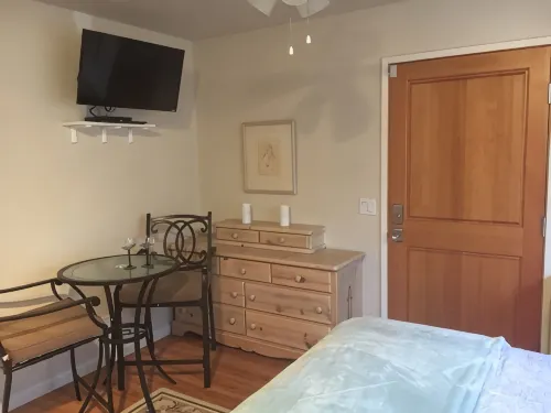 Very quiet and peaceful room with private entrance and private bath - Homestays