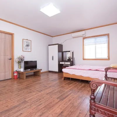 Jecheon Provence Pension Hotels near Deogjusa